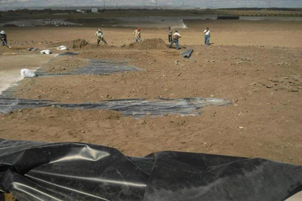 土工膜铺设完成后怎么设置锚固沟 第2张