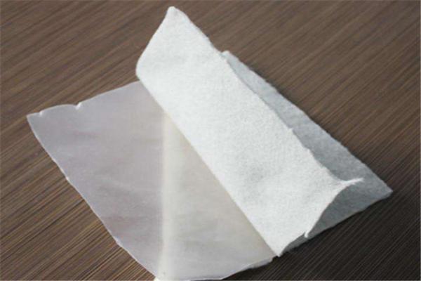 复合土工膜的铺设方法: 布在上还是膜在上？  第3张