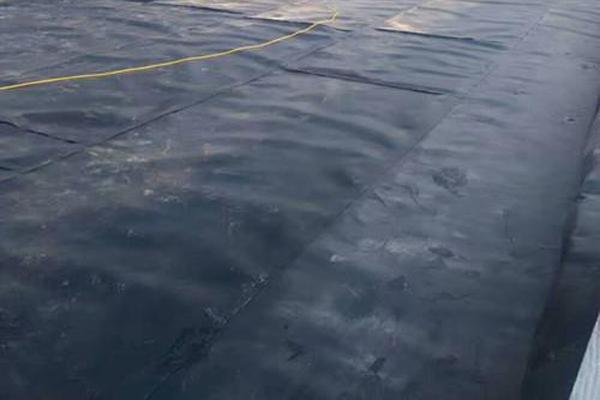 土工膜铺设后要不要盖土?；? 第3张